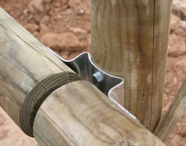 Conectores para postes de madera